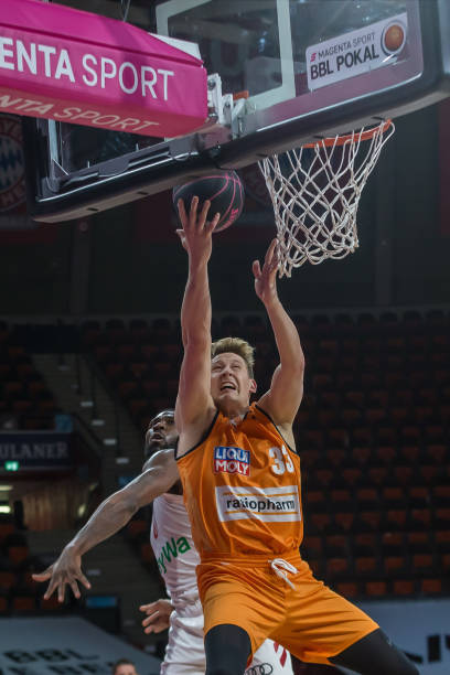 经常伴随着 经常伴随着